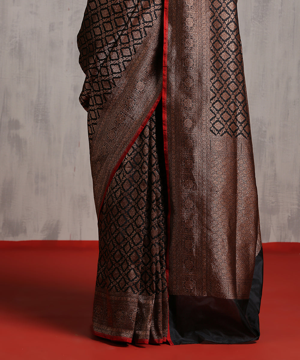 Black_Handloom_Pure_Katan_Silk_Kimkhab_Banarasi_Saree_With_Red_Selvedge_And_Antique_Zari_WeaverStory_04