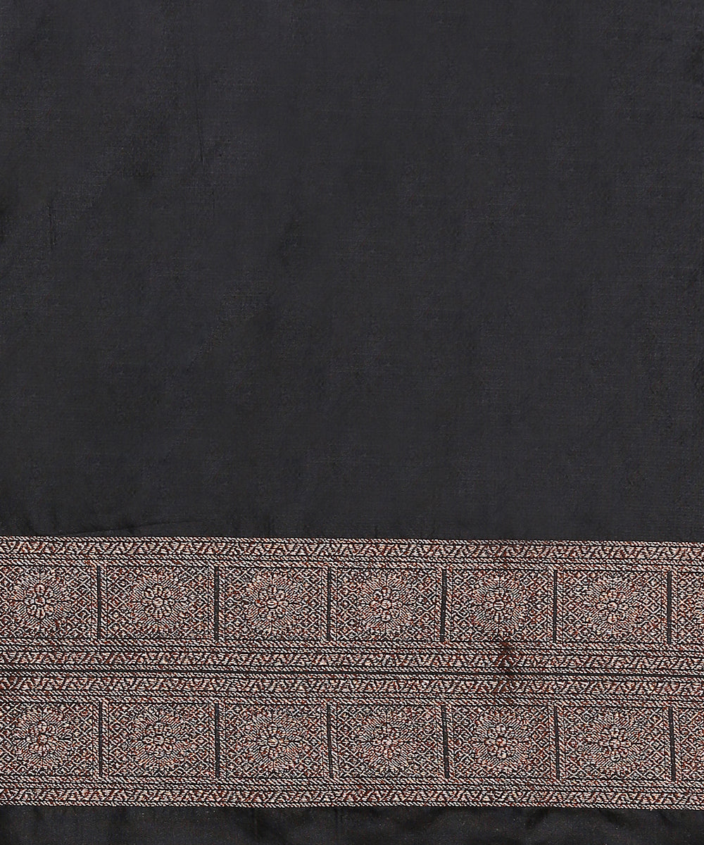 Black_Handloom_Pure_Katan_Silk_Kimkhab_Banarasi_Saree_With_Red_Selvedge_And_Antique_Zari_WeaverStory_05