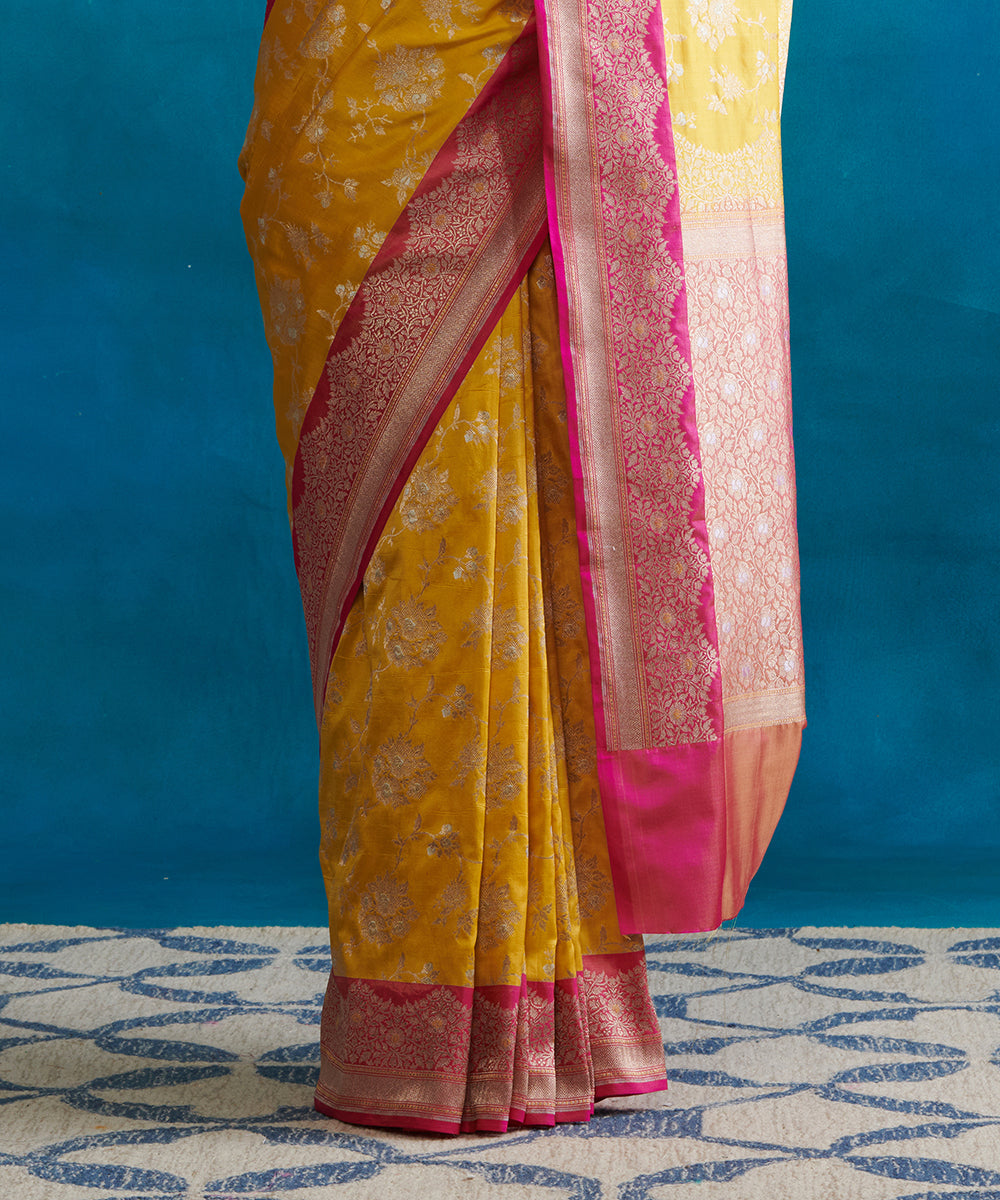 Handloom_Yellow_Pure_Katan_Silk_Banarasi_Jangla_Saree_With_Pink_Border_WeaverStory_04