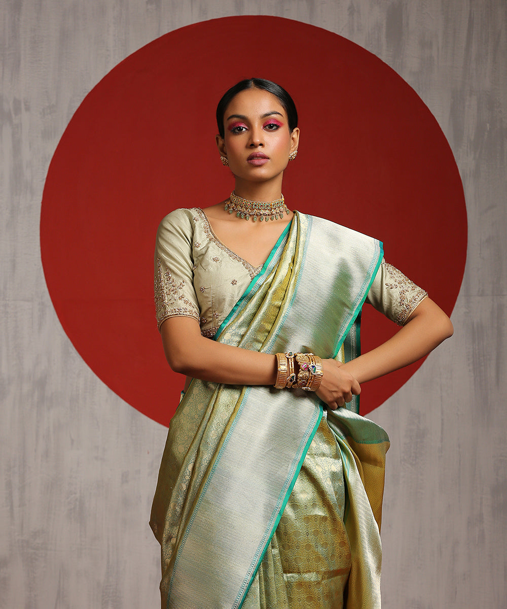 Handloom_Green_Pure_Katan_Silk_Zari_Tanchoi_Banarasi_Saree_With_Aqua_Border_WeaverStory_01