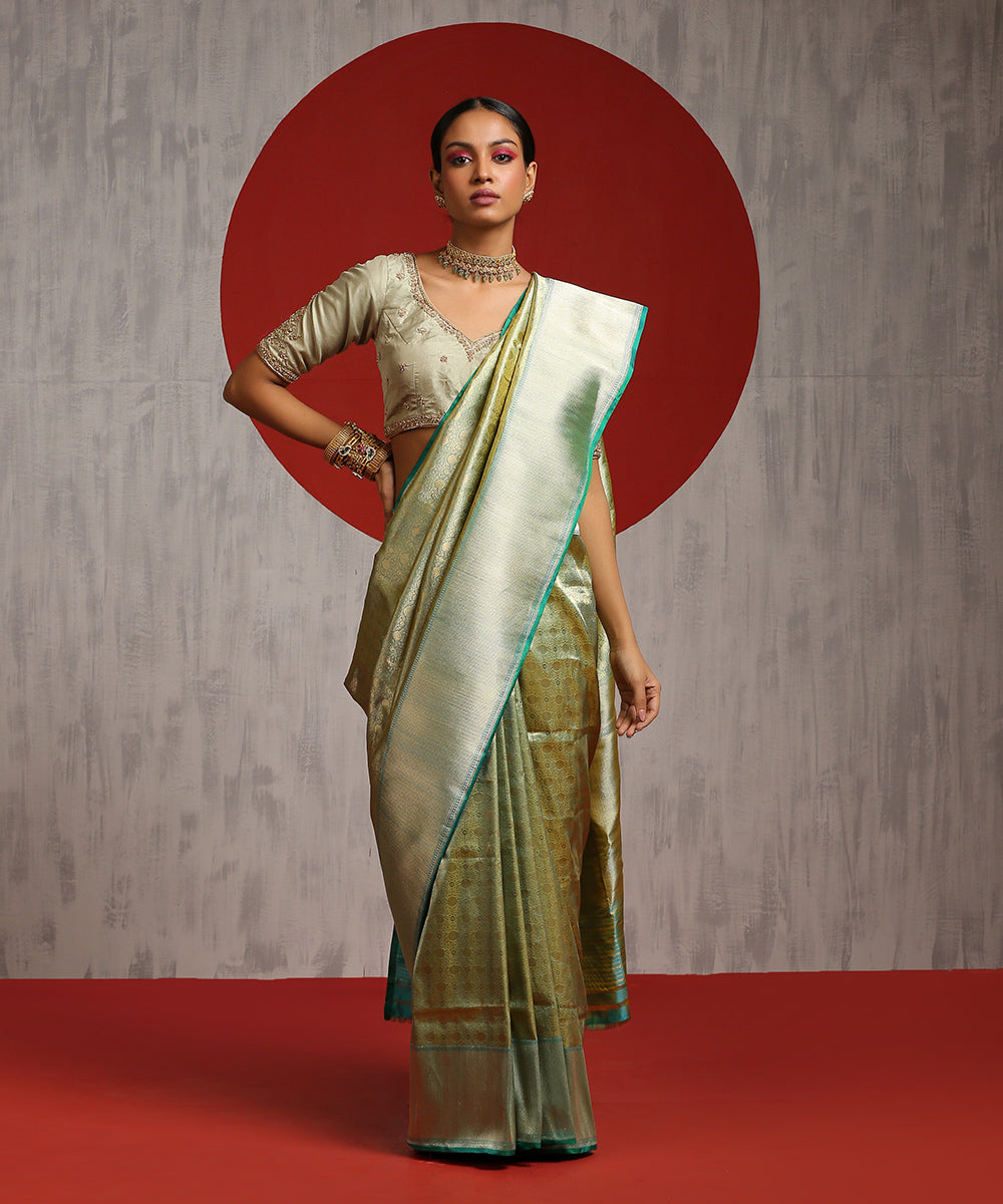 Handloom_Green_Pure_Katan_Silk_Zari_Tanchoi_Banarasi_Saree_With_Aqua_Border_WeaverStory_02