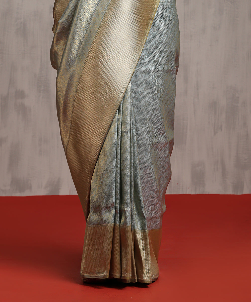 Powder_Blue_Handloom_Pure_Katan_Silk_Zari_Tanchoi_Banarasi_Saree_With_Green_Border_WeaverStory_04