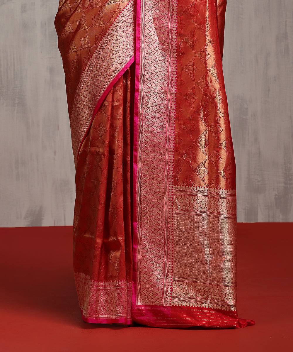 Handloom_Red_Pure_Katan_Silk_Zari_Tanchoi_Banarasi_Saree_With_Pink_Border_WeaverStory_04