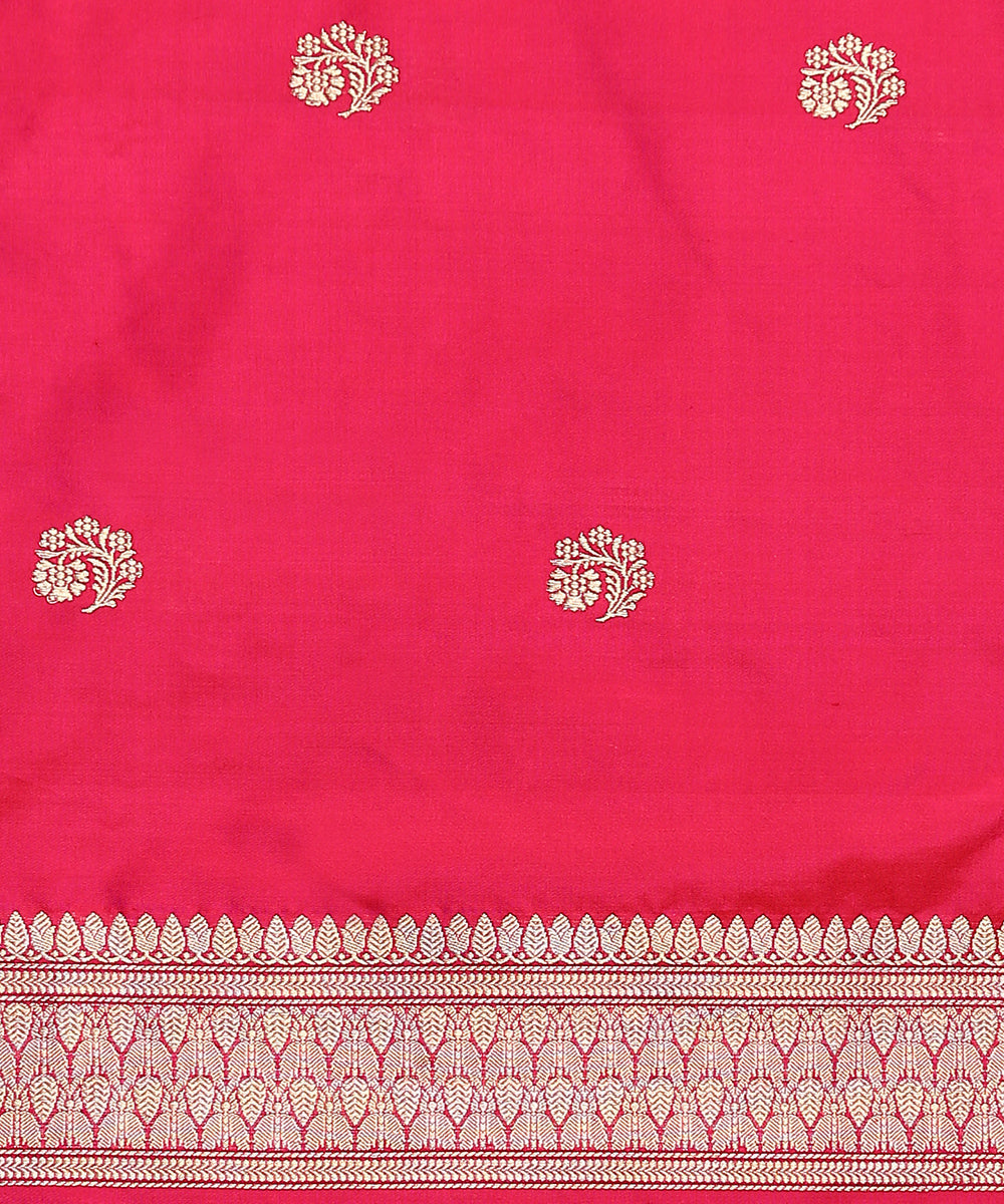 Handloom_Red_Pure_Katan_Silk_Zari_Tanchoi_Banarasi_Saree_With_Pink_Border_WeaverStory_05
