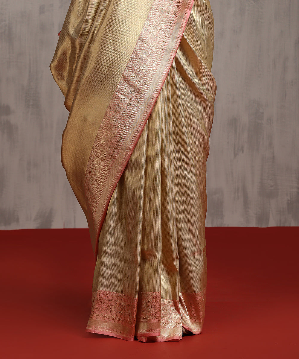 Gold_Handloom_Pure_Katan_Silk_Zari_Tanchoi_Banarasi_Saree_With_Pink_Border_WeaverStory_04