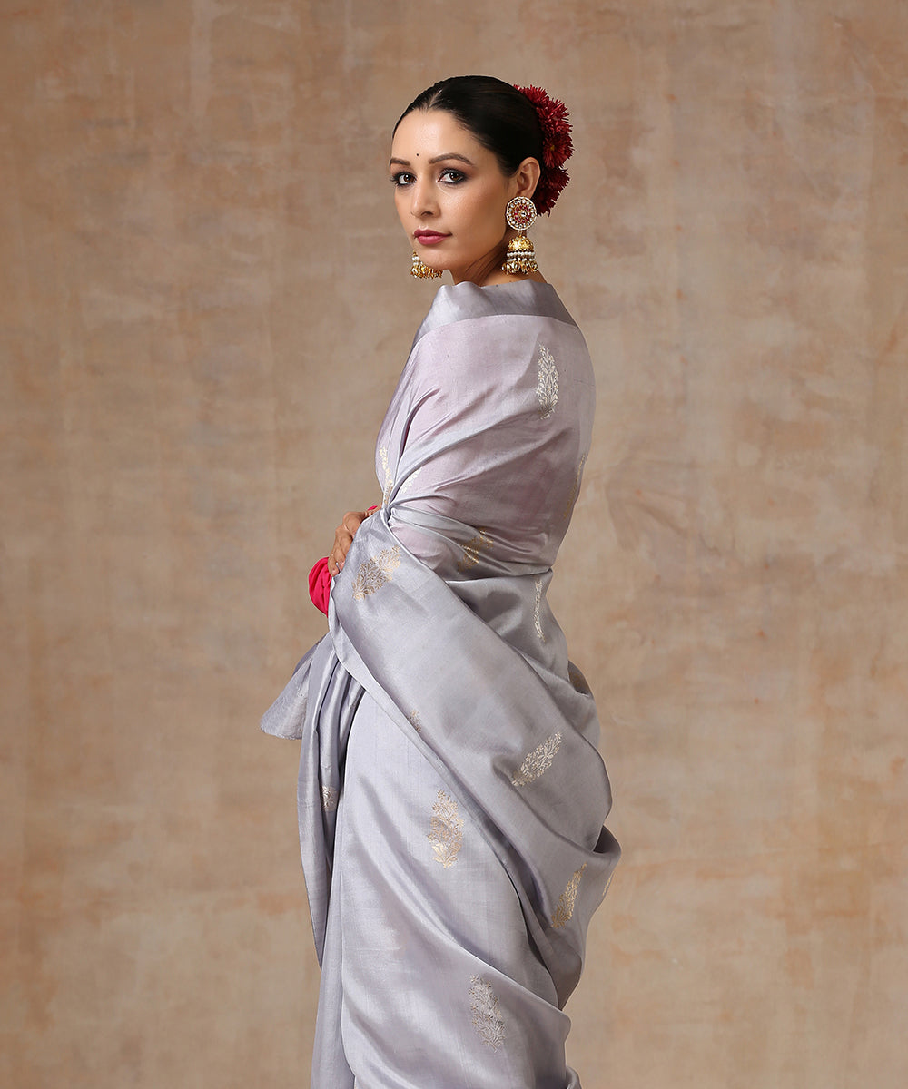 Handloom_Grey_Pure_Katan_Silk_Banarasi_Saree_With_Satin_Border_WeaverStory_01