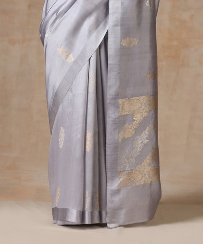 Plum_Handloom_Pure_Katan_Silk_Banarasi_Saree_With_Flower_Motifs_WeaverStory_04