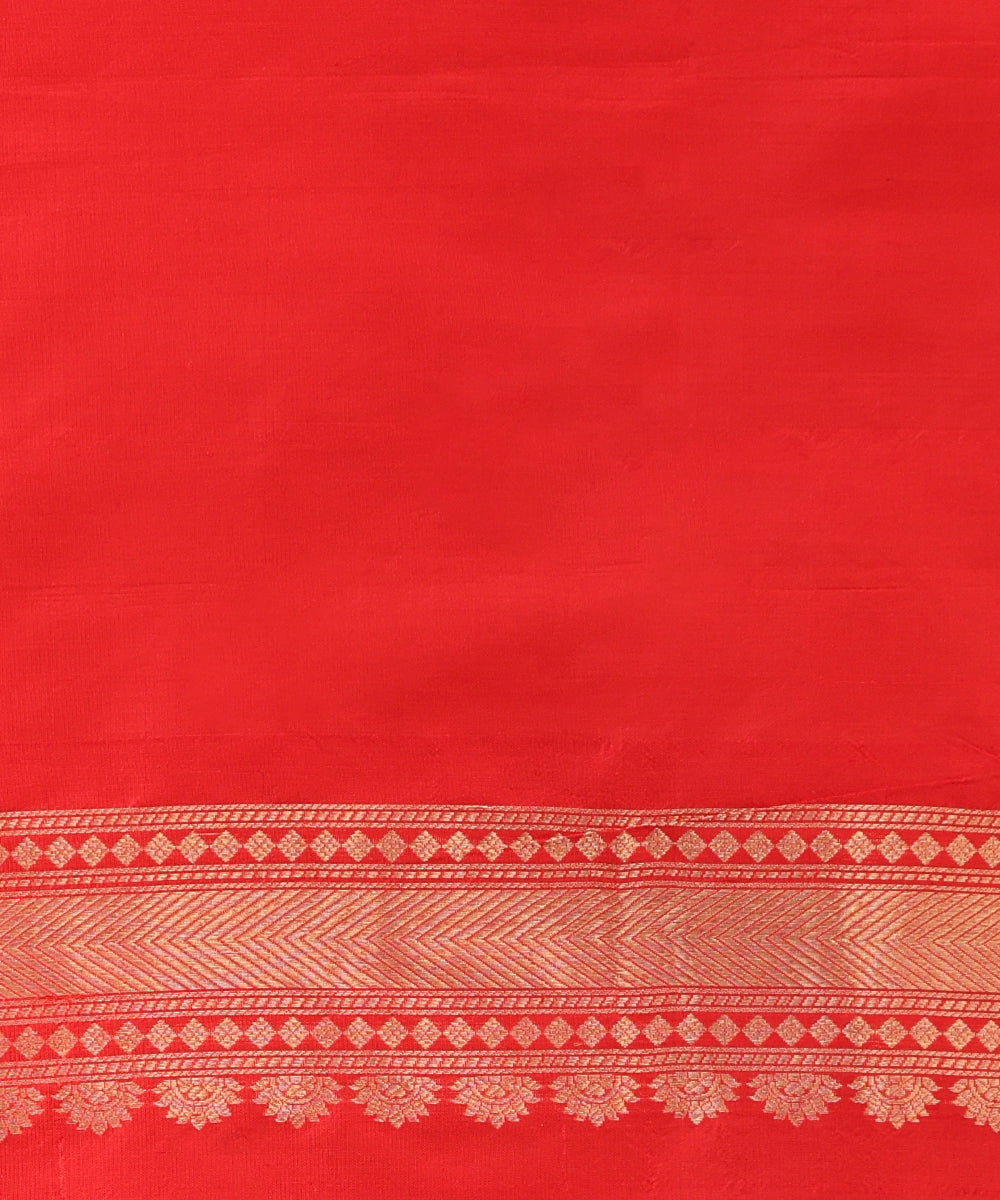 Red_Handloom_Pure_Katan_Silk_Kimkhab_Banarasi_Saree_With_Board_Zari_Border_WeaverStory_05