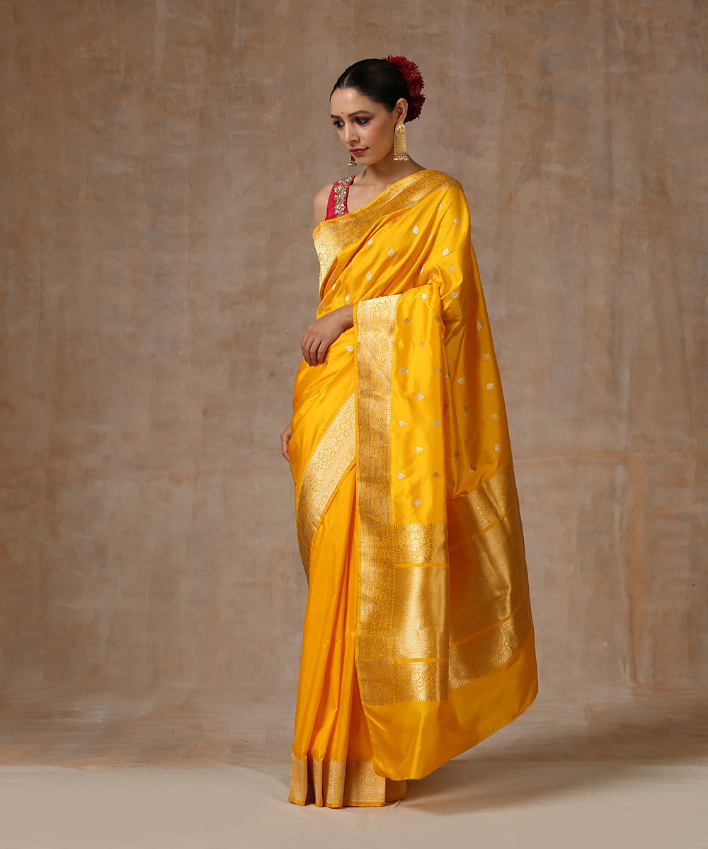 Handloom_Yellow_Pure_Katan_Silk_Banarasi_Saree_With_Kadhwa_Booti_WeaverStory_02