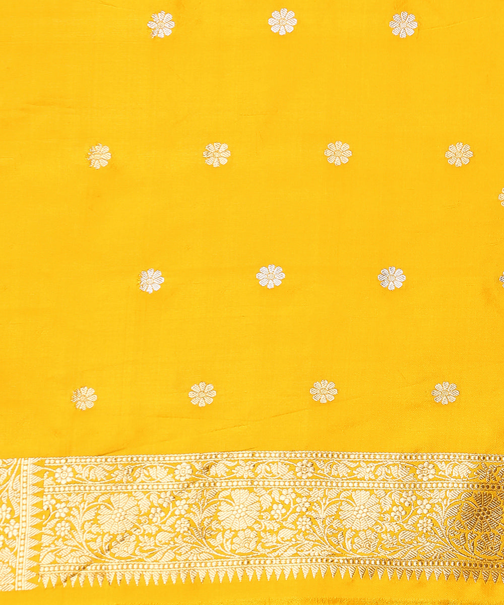 Handloom_Yellow_Pure_Katan_Silk_Banarasi_Saree_With_Kadhwa_Booti_WeaverStory_05