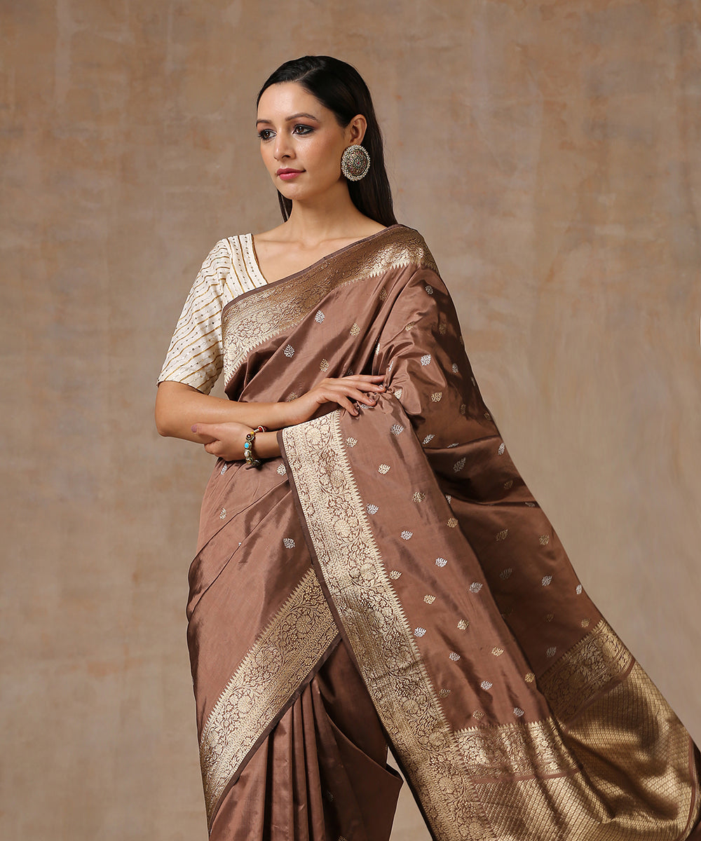 Brown_Handloom_Pure_Katan_Silk_Banarasi_Saree_With_Kadhwa_Booti_WeaverStory_01