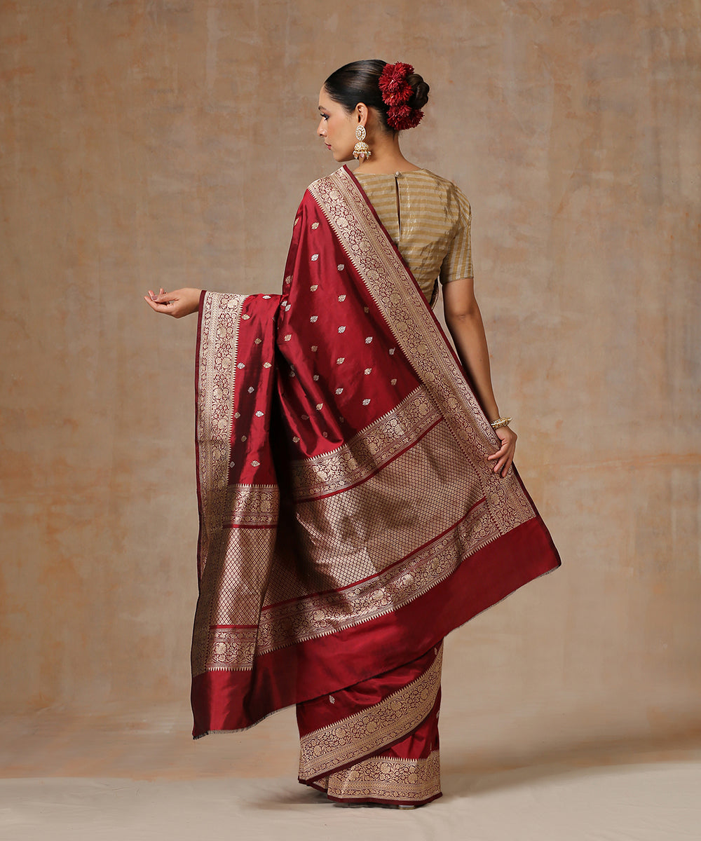 Maroon_Handloom_Pure_Katan_Silk_Banarasi_Saree_With_Kadhwa_Booti_WeaverStory_03