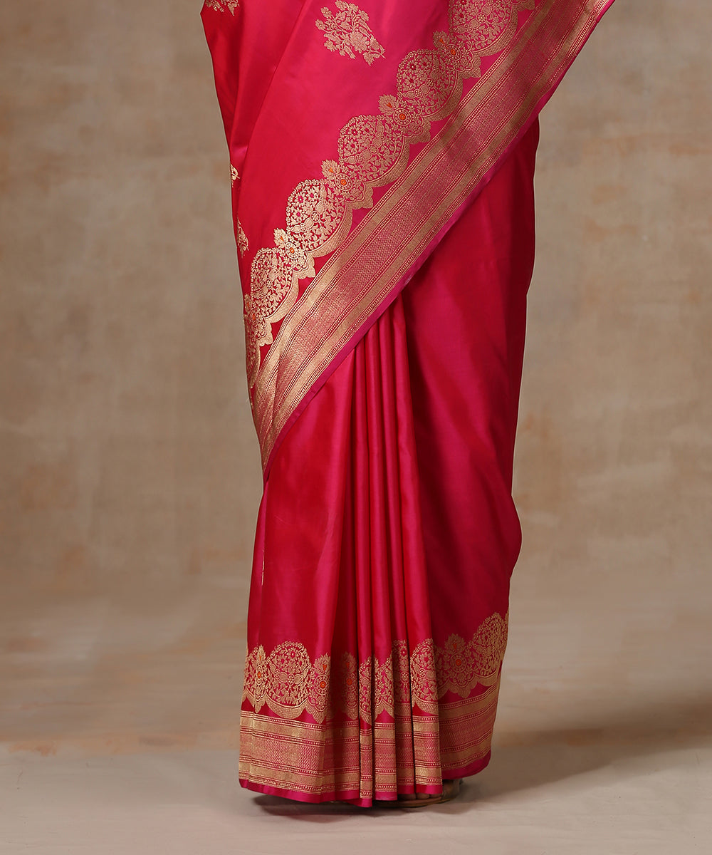 Pink_Handloom_Pure_Katan_Silk_Banarasi_Saree_With_Scalloped_Borders_WeaverStory_04