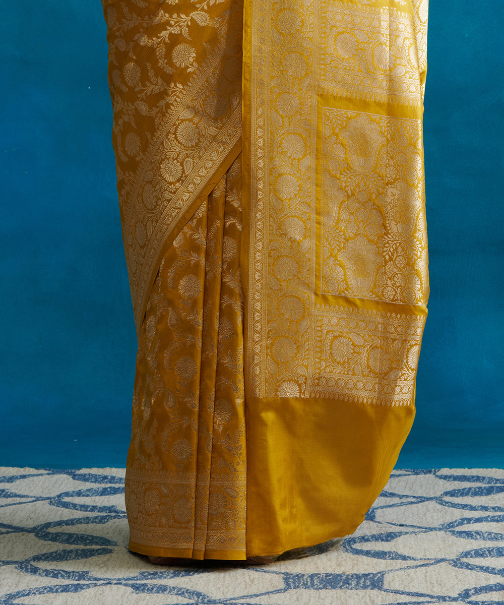 Mustard_Handloom_Pure_Katan_Silk_Banarasi_Saree_With_Cutwork_Jaal_WeaverStory_04