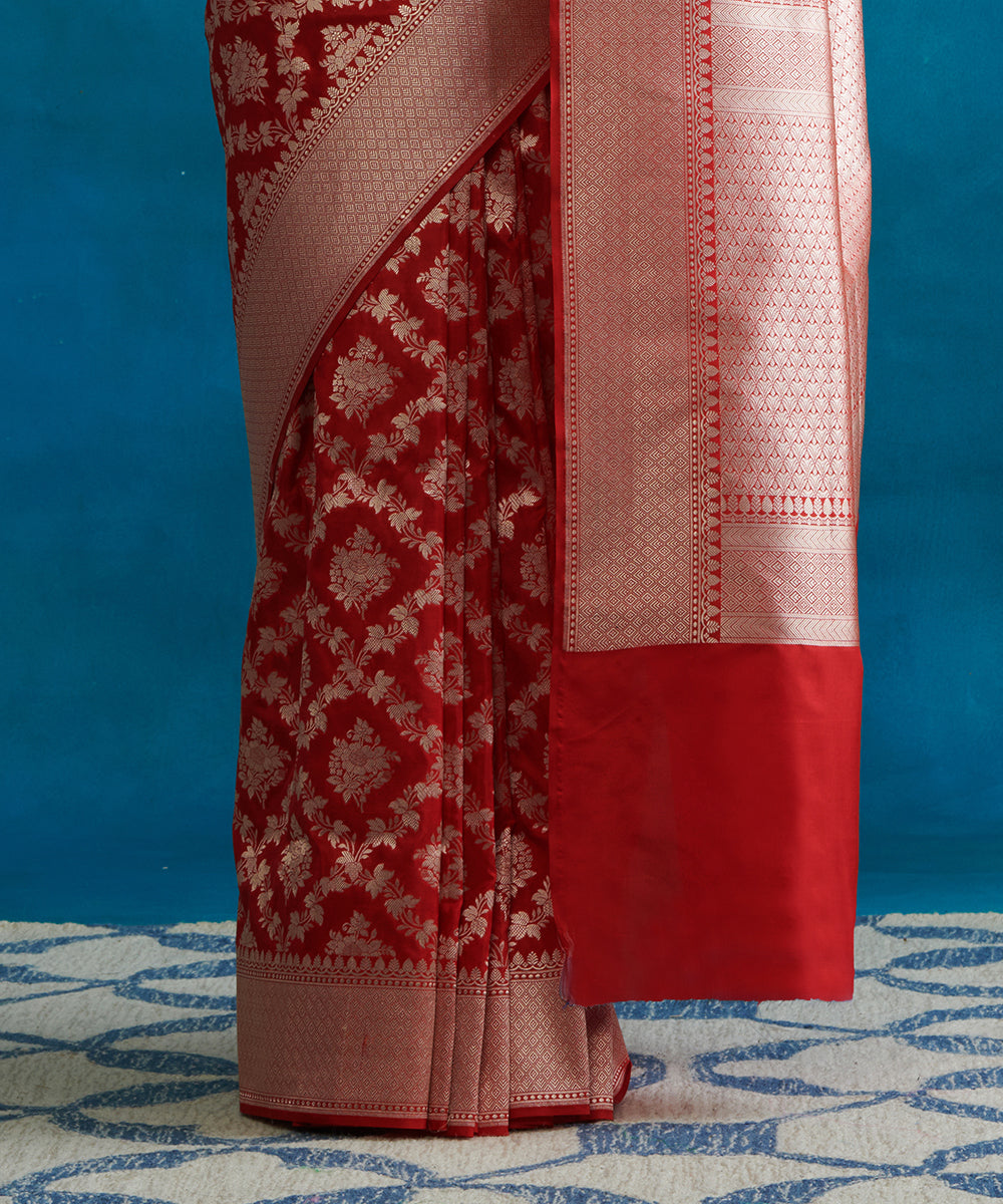 Red_Handloom_Pure_Katan_Silk_Banarasi_Saree_With_Cutwork_Floral_Jaal_WeaverStory_04