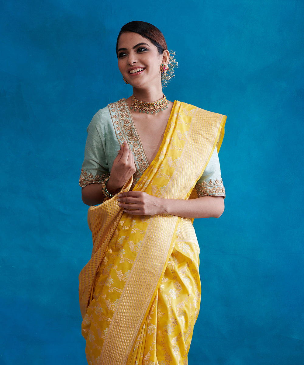 Yellow_Handloom_Pure_Katan_Silk_Banarasi_Saree_With_Gold_And_Silver_Cutwork_Jaal_WeaverStory_01