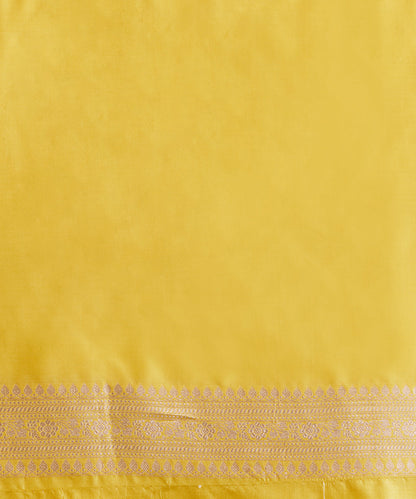 Yellow_Handloom_Pure_Katan_Silk_Banarasi_Saree_With_Gold_And_Silver_Cutwork_Jaal_WeaverStory_05