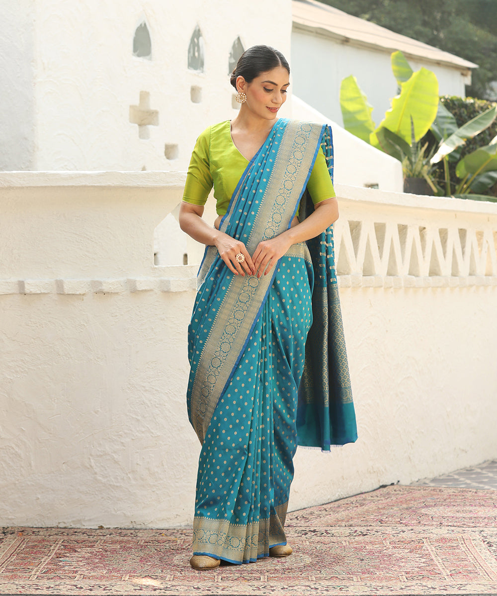 Handloom_Cobalt_Blue_Double_Shade_Pure_Katan_Silk_Banarasi_Saree_With_Booti_WeaverStory_02