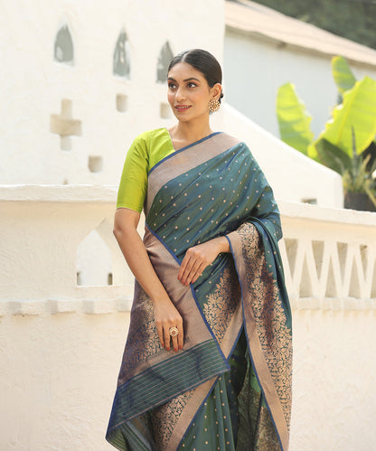 Handloom_Peacock_Blue_Double_Shade_Pure_Katan_Silk_Banarasi_Saree_With_Booti_WeaverStory_01