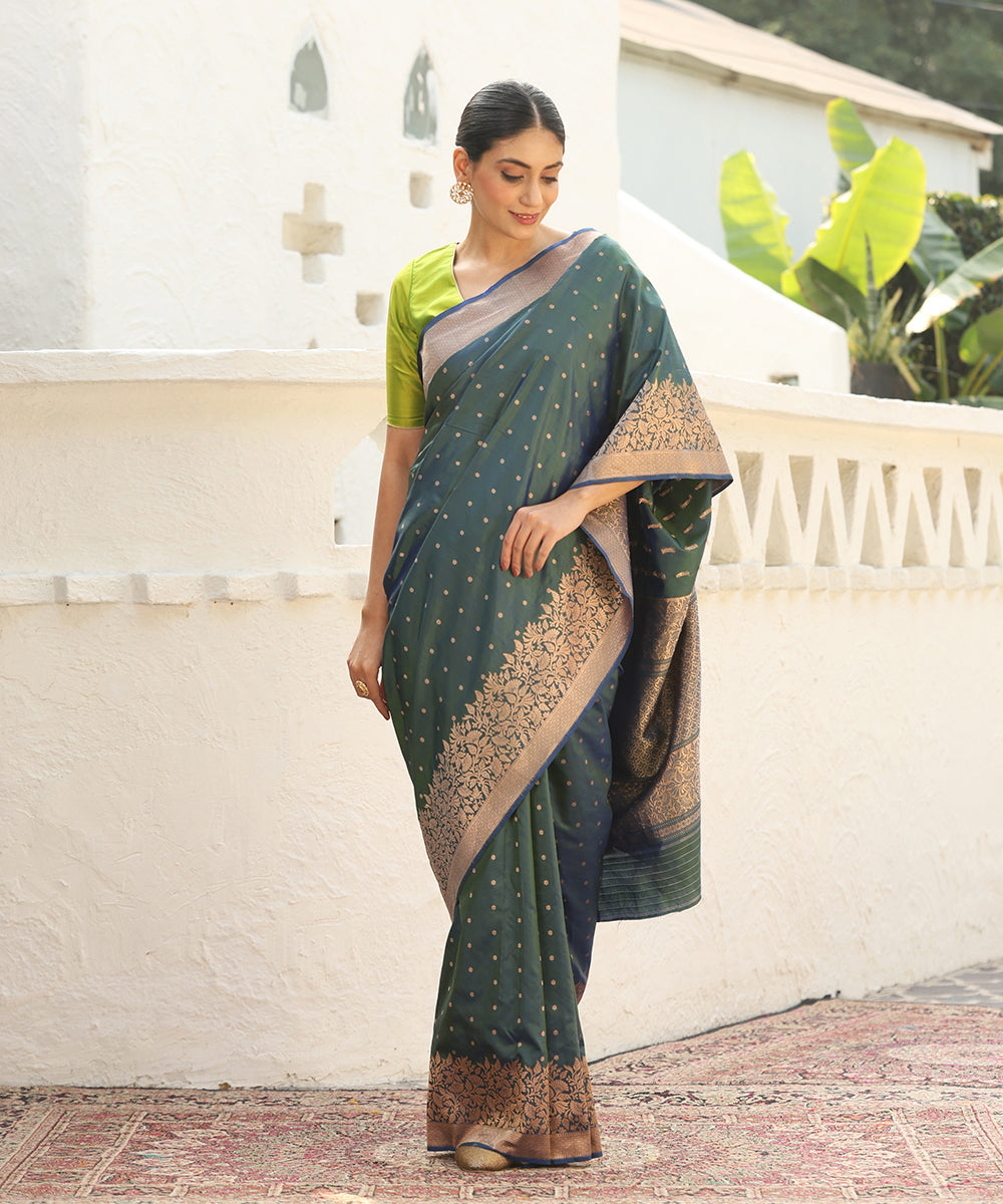 Handloom_Peacock_Blue_Double_Shade_Pure_Katan_Silk_Banarasi_Saree_With_Booti_WeaverStory_02