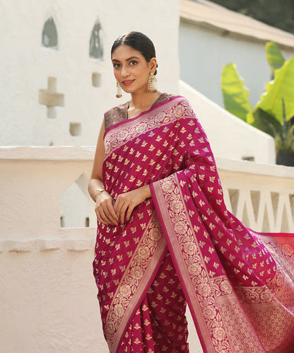 Handloom_Voilet_Pure_Katan_Silk_Banarasi_Saree_With_Kadhwa_Booti_Work_Weave_WeaverStory_01