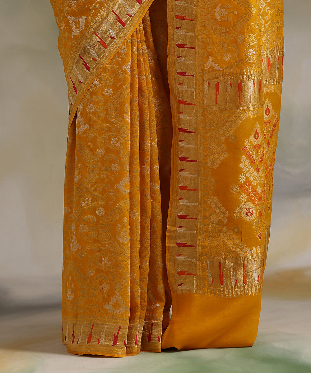 Handloom_Yellow_Pure_Georgette_Banarasi_Saree_With_Sky_Blue_Meenakari_WeaverStory_04