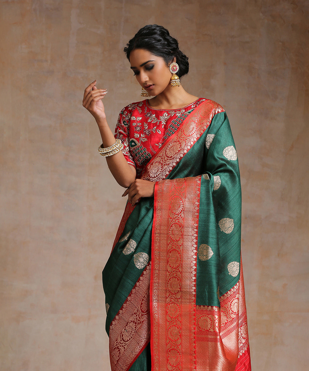 Handloom_Dark_Green_Tussar_Silk_Banarasi_Saree_With_Kadhwa_Booti_WeaverStory_01
