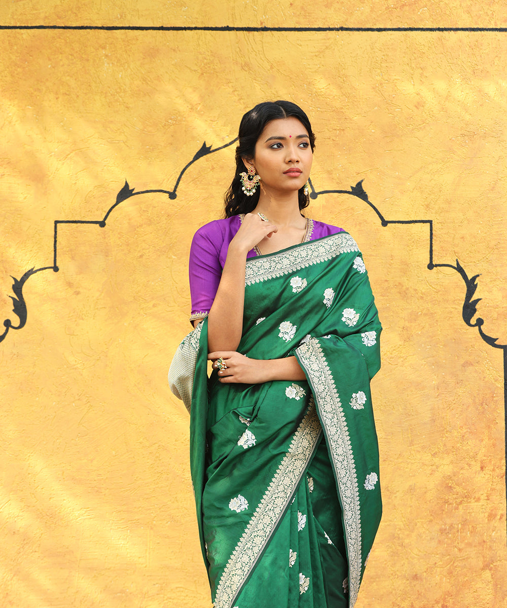 Handloom_Dark_Green_Pure_Katan_Silk_Banarasi_Saree_With_Booti_Work_WeaverStory_01