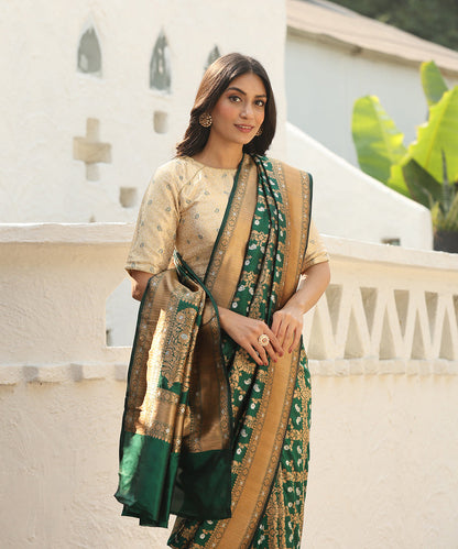 Handloom_Green_Pure_Katan_Silk_Banarasi_Saree_With_Sona_Rupa_Square_Jaal_WeaverStory_01