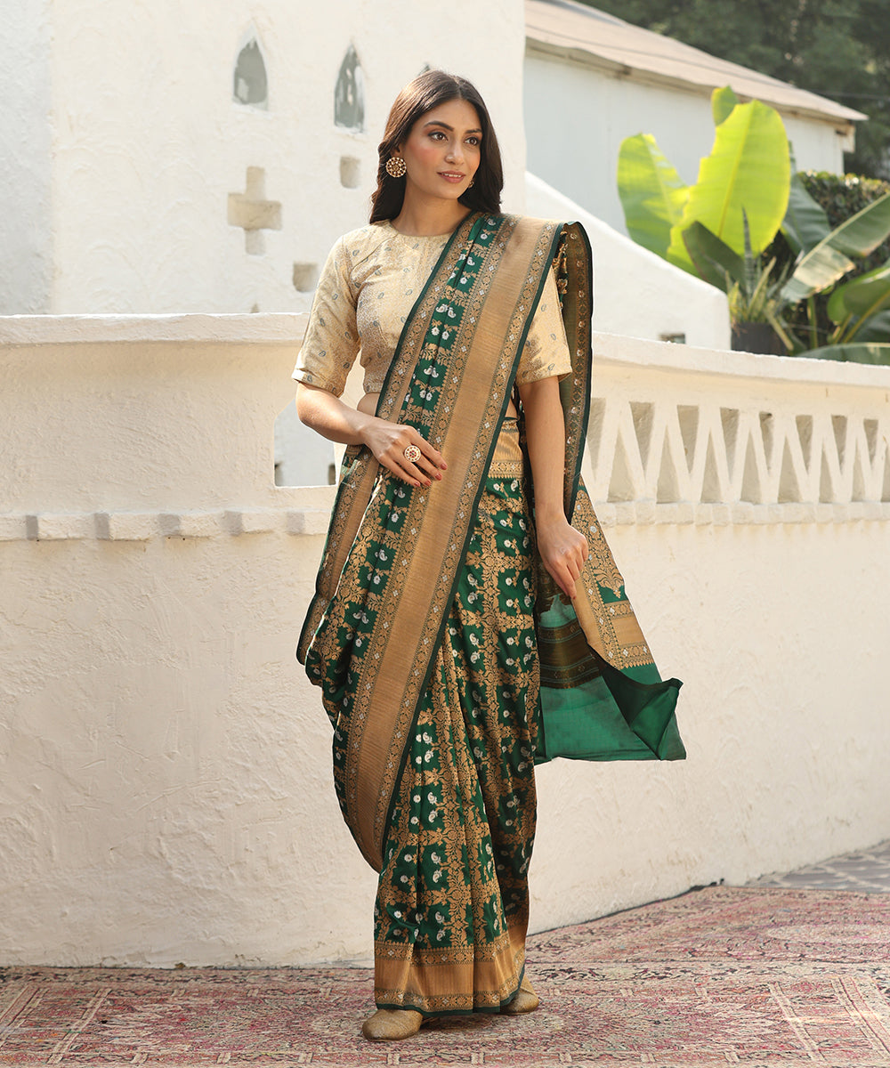 Handloom_Green_Pure_Katan_Silk_Banarasi_Saree_With_Sona_Rupa_Square_Jaal_WeaverStory_02