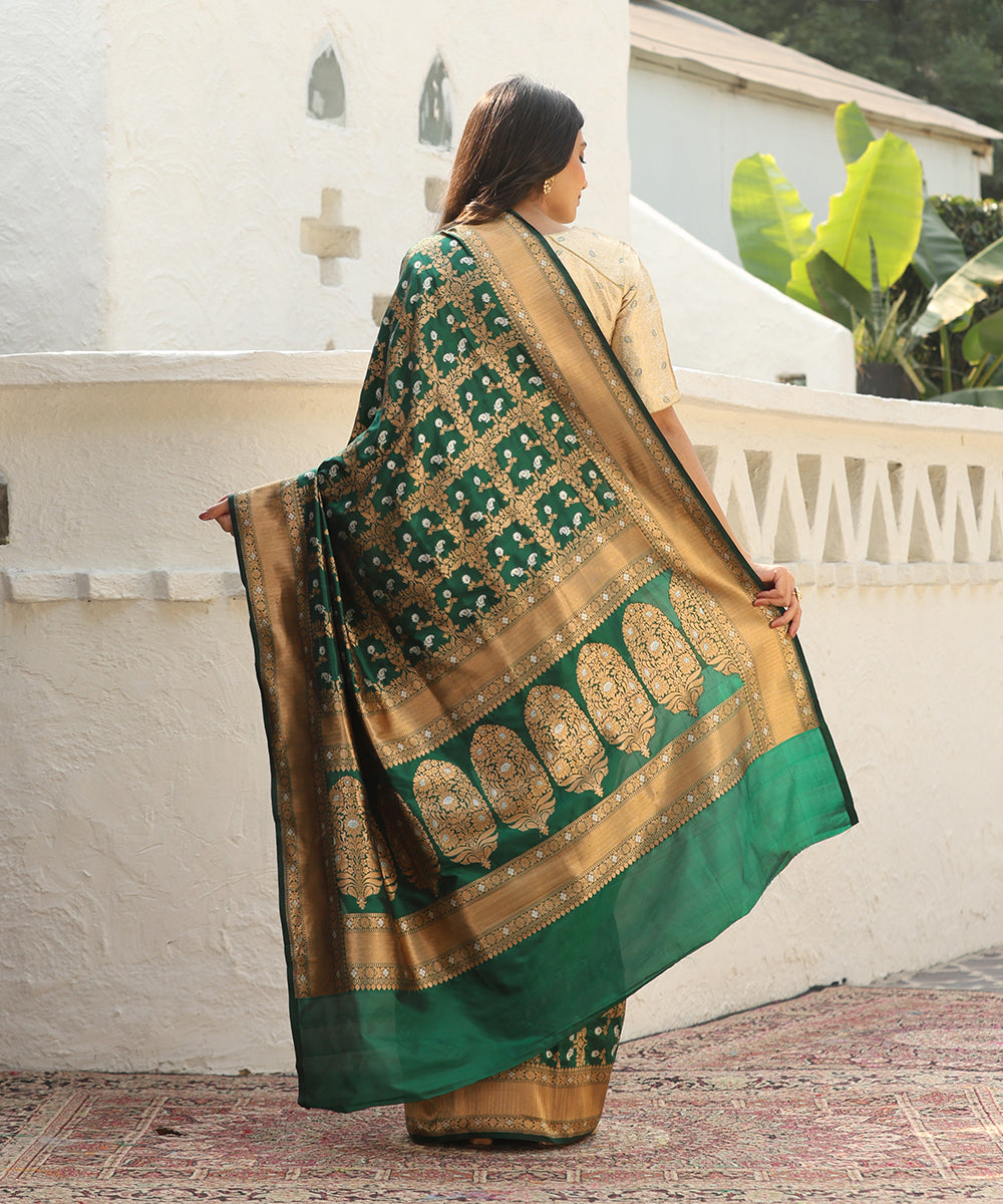 Handloom_Green_Pure_Katan_Silk_Banarasi_Saree_With_Sona_Rupa_Square_Jaal_WeaverStory_03