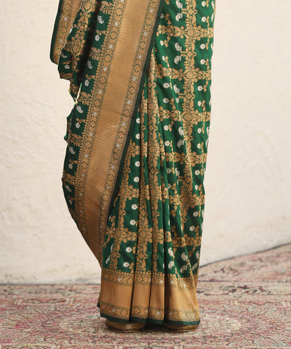 Handloom_Green_Pure_Katan_Silk_Banarasi_Saree_With_Sona_Rupa_Square_Jaal_WeaverStory_04