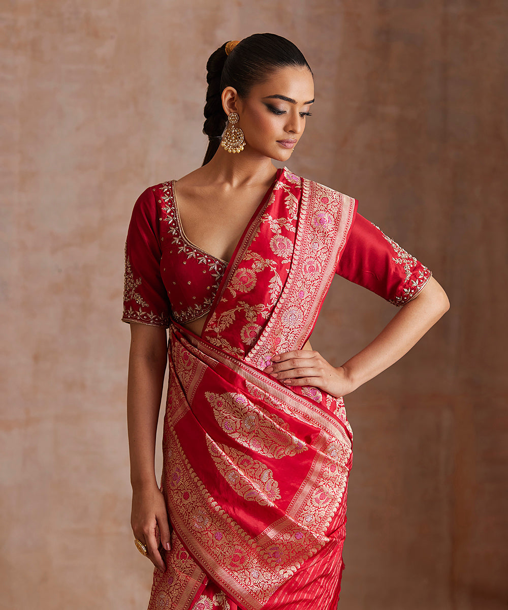 Handloom_Red_Pure_Katan_Silk_Banarasi_Saree_With_Gold_And_Silver_Border_WeaverStory_01