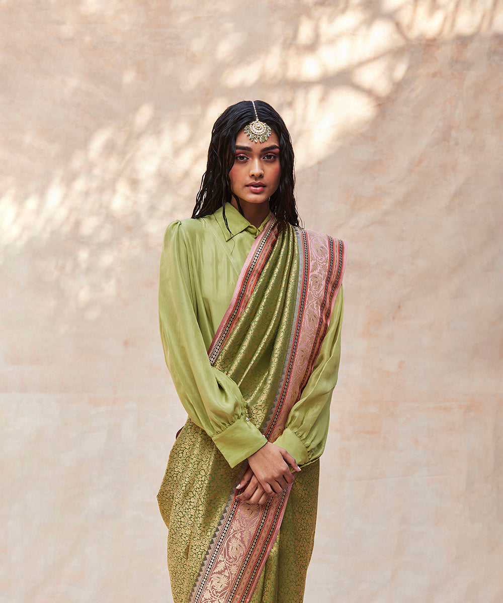 Handloom_Heena_Green_Pure_Katan_Silk_Kimkhab_Banarasi_Saree_With_Meenakari_WeaverStory_01