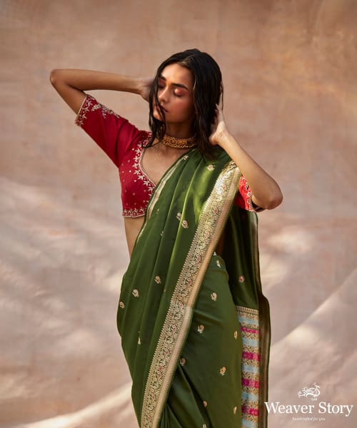 Dark_Heena_Green_Handloom_Pure_Katan_Silk_Banarasi_Saree_With_Meenakari_Border_WeaverStory_01