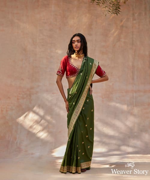 Dark_Heena_Green_Handloom_Pure_Katan_Silk_Banarasi_Saree_With_Meenakari_Border_WeaverStory_02