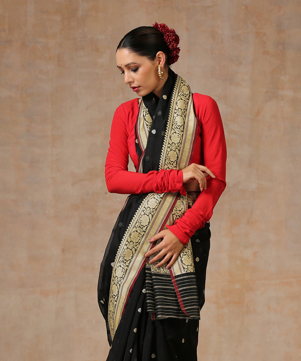 Handloom_Black_Pure_Cotton_Banarasi_Saree_With_Silver_And_Gold_Booti_WeaverStory_01