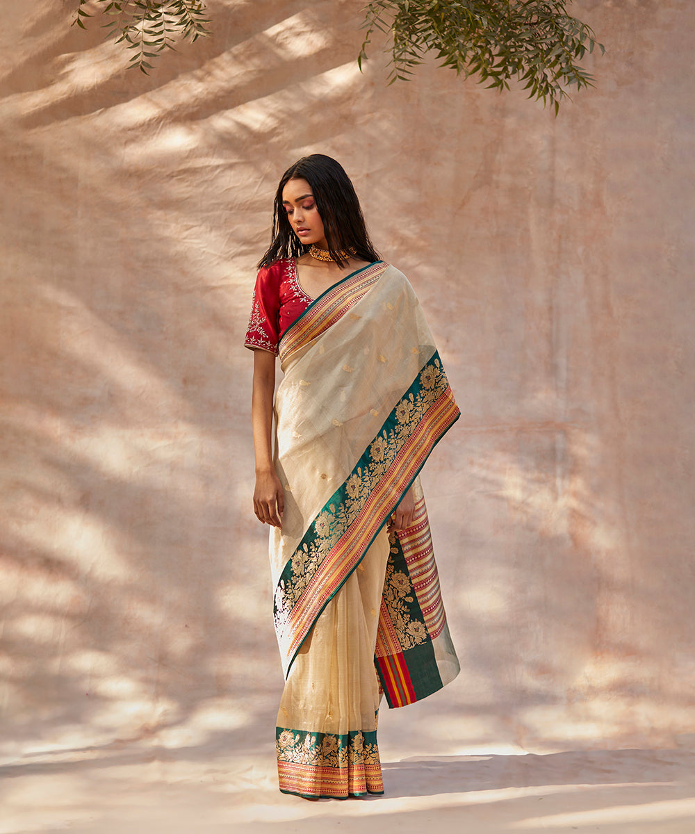 Cream_Handloom_Pure_Tissue_Silk_Banarasi_Saree_With_Golden_Booti_And_Meenakari_Border_WeaverStory_02