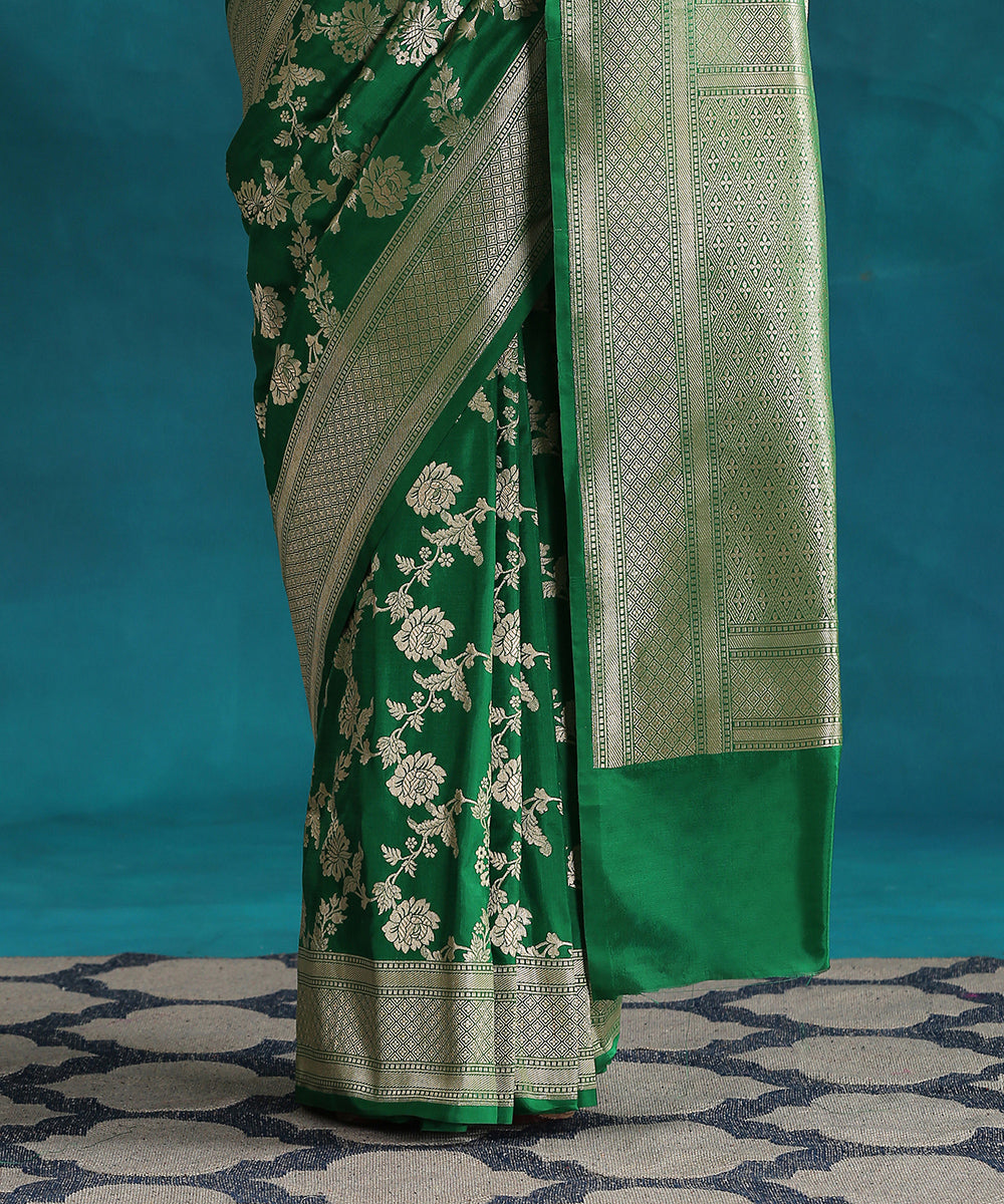 Green_Handloom_Pure_Katan_Silk_Banarasi_Saree_With_Floral_Jaal_WeaverStory_04