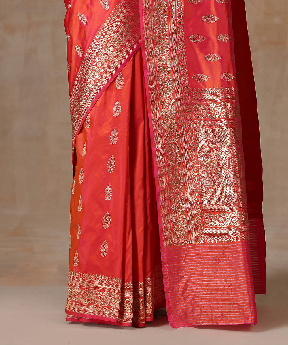 Handloom_Pink_Dual_Tone_Pure_Katan_Silk_Banarasi_Saree_With_Kadhwa_Booti_WeaverStory_04