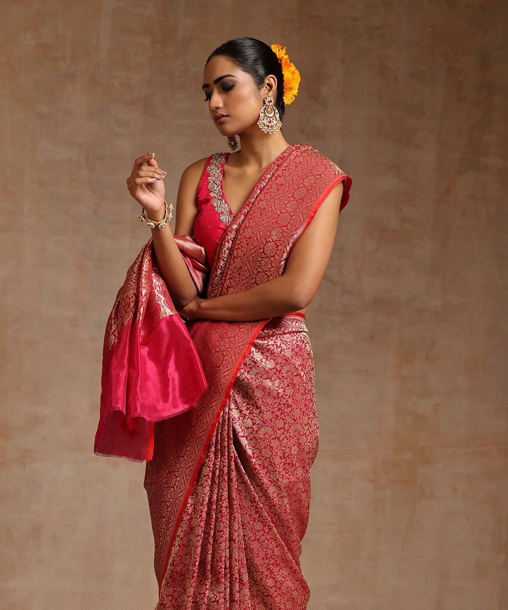 Magenta_Handloom_Pure_Katan_Silk_Kimkhab_Banarasi_Saree_With_Antique_Zari_WeaverStory_01
