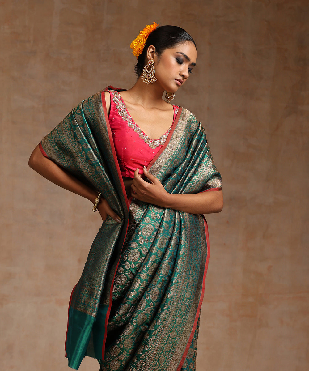 Green_Dual_Tone_Pure_Katan_Silk_Kimkhab_Banarasi_Saree_With_Antique_Zari_WeaverStory_01