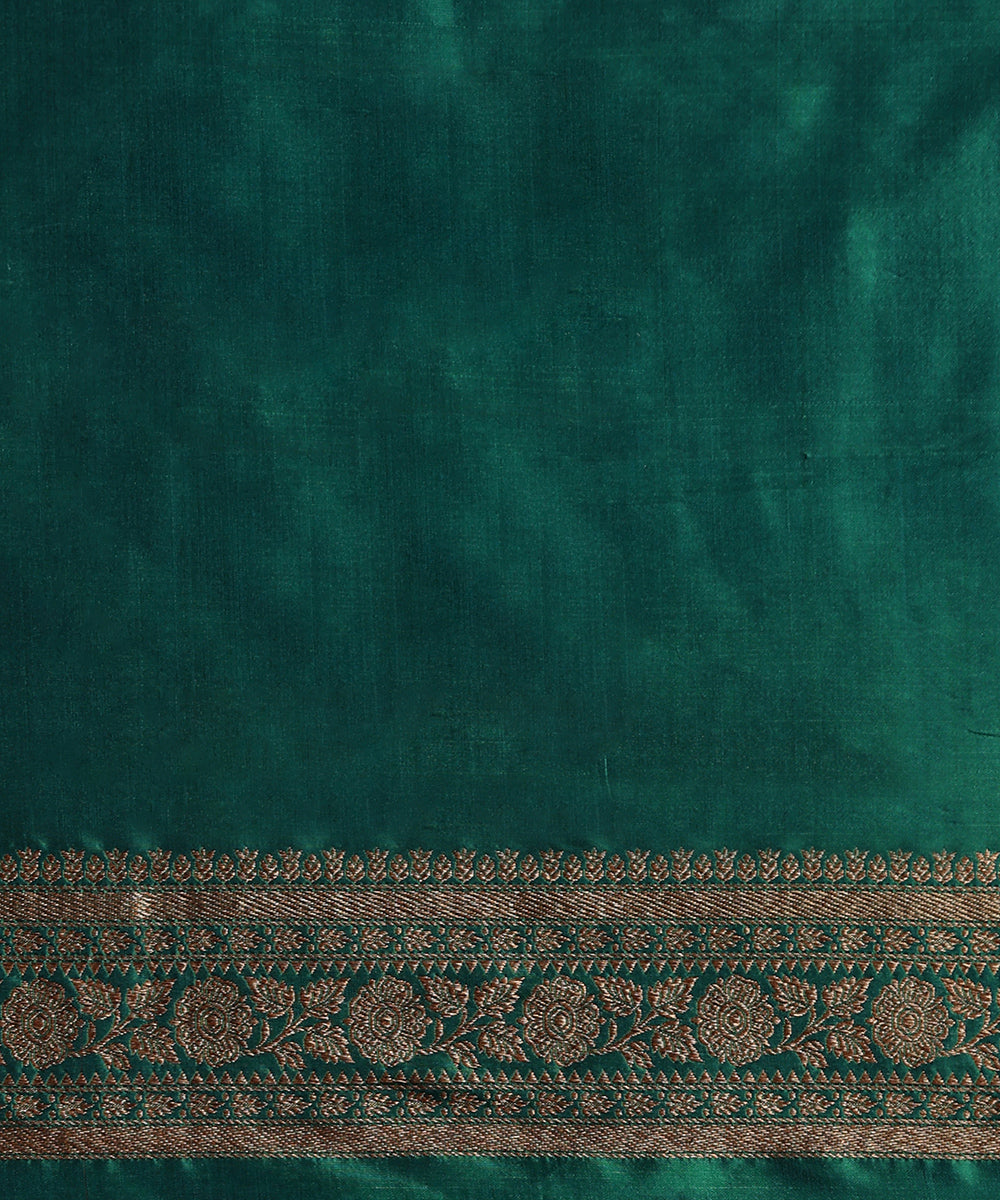 Green_Dual_Tone_Pure_Katan_Silk_Kimkhab_Banarasi_Saree_With_Antique_Zari_WeaverStory_05