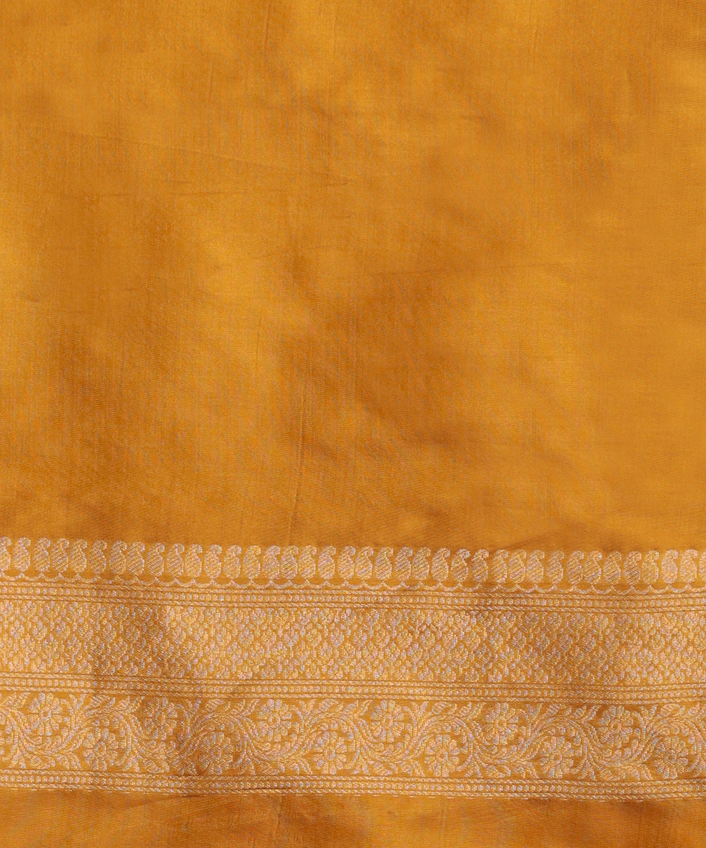 Handloom_Mustard_Pure_Katan_Silk_Kimkhab_Banarasi_Saree_With_Antique_Zari_WeaverStory_05
