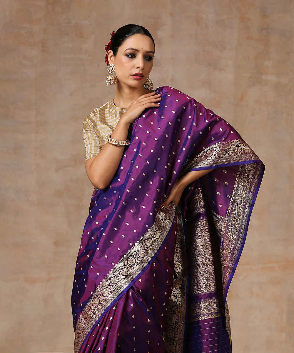 Violet_Handloom_Double_Shade_Pure_Katan_Silk_Banarasi_Saree_With_Booti_WeaverStory_01
