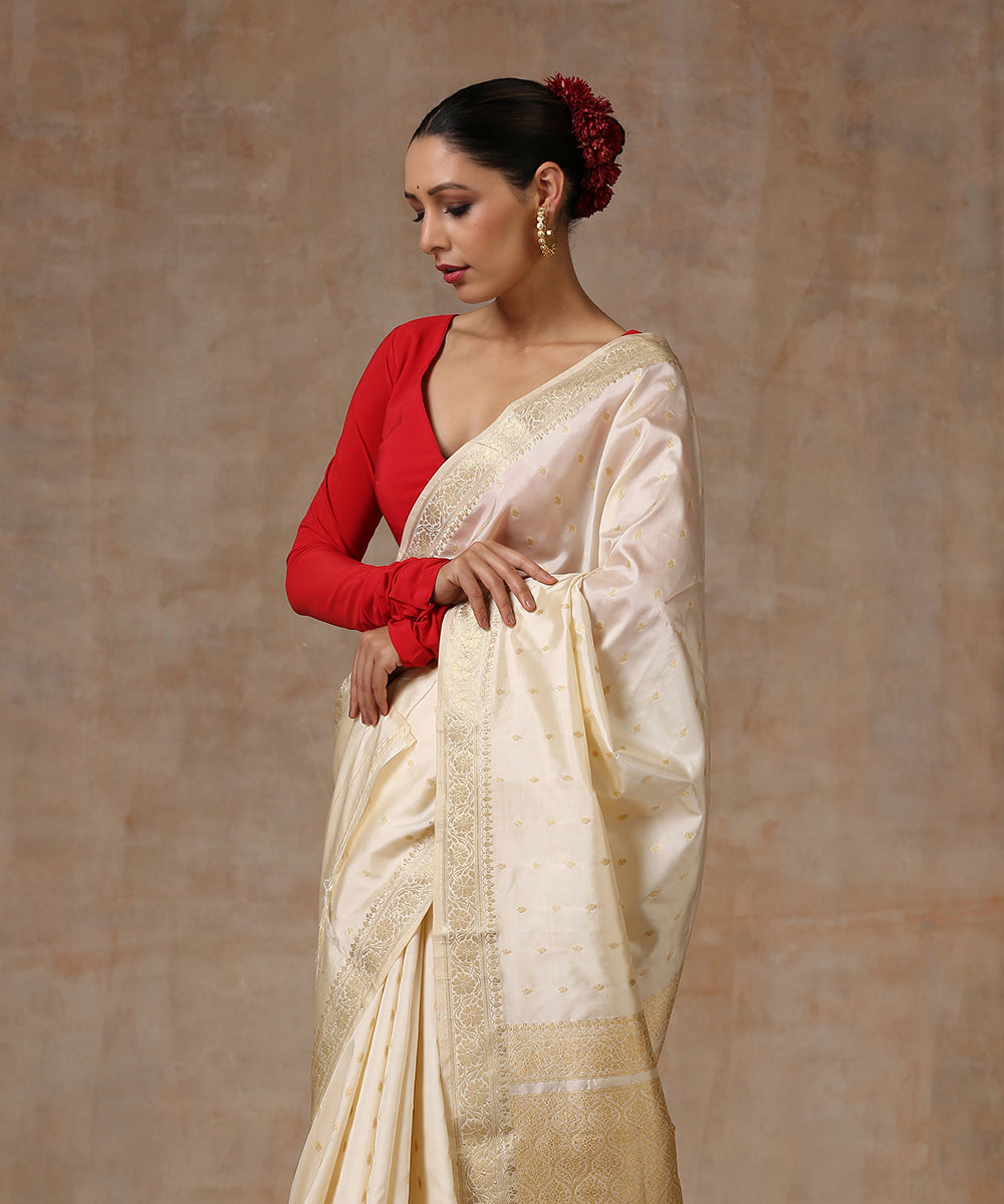 Off_White_Handloom_Pure_Katan_Silk_Banarasi_Saree_With_Cutwork_Booti_WeaverStory_01