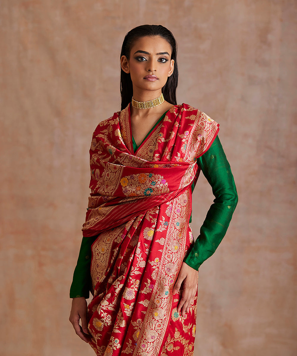 Red_Handloom_Pure_Katan_Silk_Banarasi_Saree_With_All_Over_Floral_Jaal_WeaverStory_01