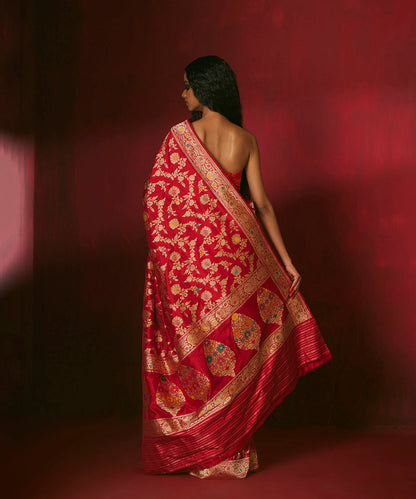 Handloom_Red_Pure_Katan_Silk_Banarasi_Saree_With_Floral_Jaal_WeaverStory_03