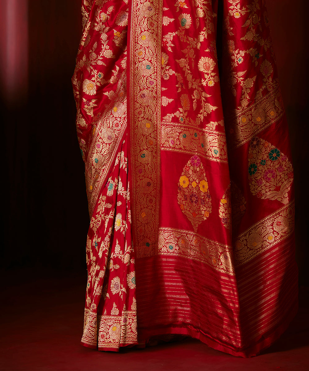 Handloom_Red_Pure_Katan_Silk_Banarasi_Saree_With_Floral_Jaal_WeaverStory_04