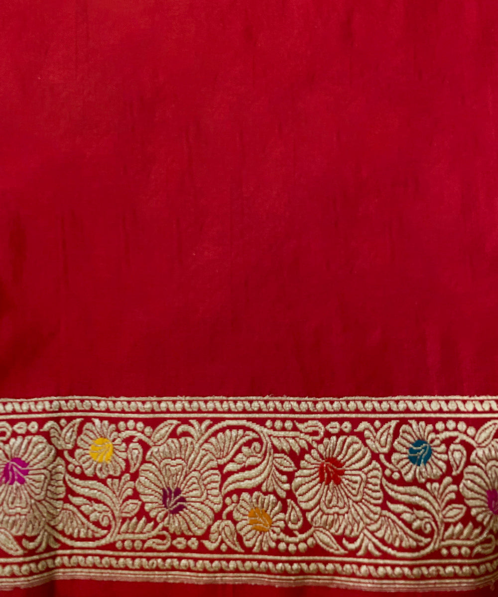 Handloom_Red_Pure_Katan_Silk_Banarasi_Saree_With_Floral_Jaal_WeaverStory_05
